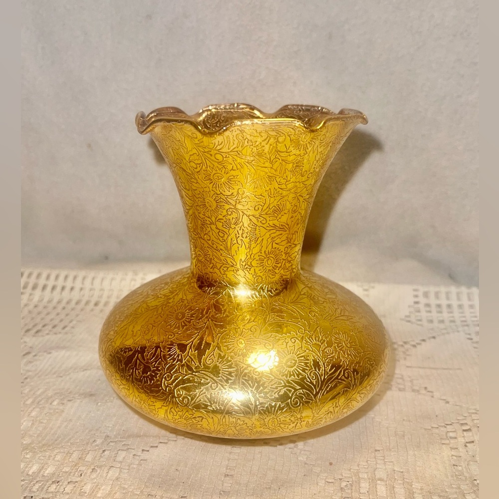 Vtg Glastonbury 22 Karrot overlay lotus flowers GLASS VASE. No chips or cracks.